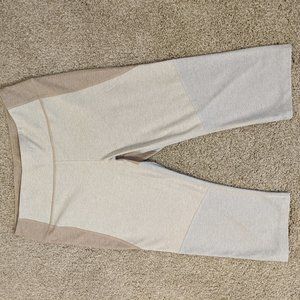 NWOT Outdoor Voices Tri-Tone Kneecap Leggings L